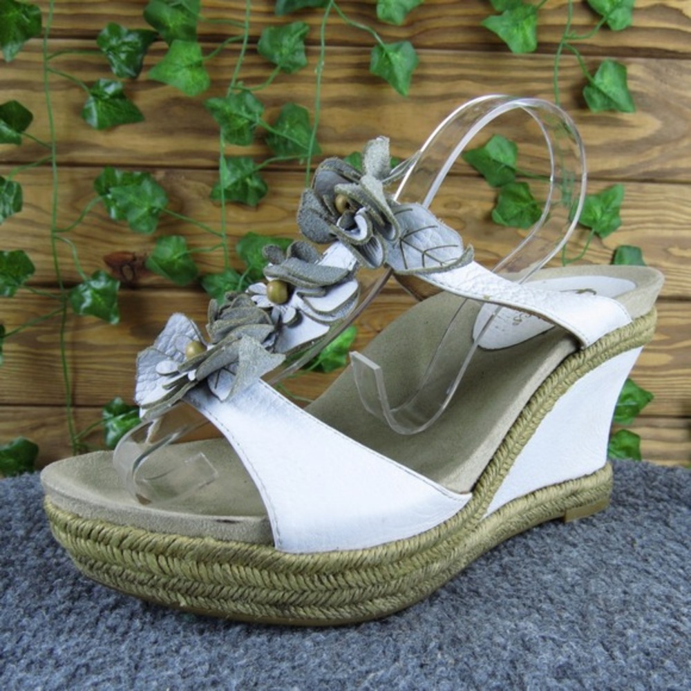 Earthies Bellini Women's 10 White Leather Wedge Sandal Floral Detail Comfort